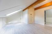 ausgebautes DG mit Vollbad - 