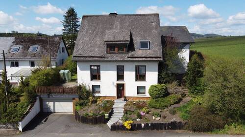 Außenansicht - 8 Zimmer Mehrfamilienhaus, Wohnhaus zum Kaufen in Bad Berleburg
