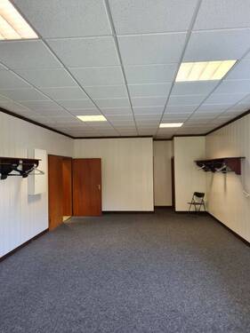 Eingangsbereich. - Büro, Praxis, Veranstaltung, Versammlungsraum, Ladengeschäft, Wohnraum? Sie haben die Wahl.