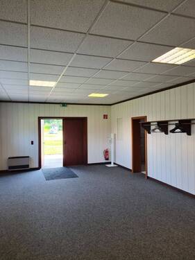 Eingangsbereich - 3 Zimmer Büro zum Kaufen in Bischoffen