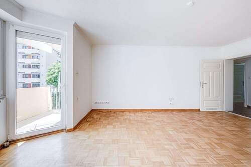 Wohnzimmer - AIGNER - Haidhausen: Helle 2,5-Zimmer-Wohnung mit gutem Schnitt und ausgezeichneter Infrastruktur