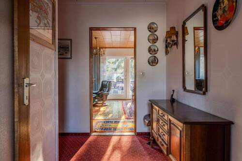 Eingangsbereich mit Garderobe - 4 Zimmer Einfamilienhaus in Berlin