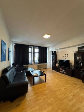 Wohnzimmer - 2 Zimmer Etagenwohnung zur Miete in Saarbrücken