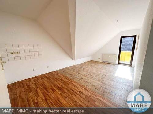 Wohnzimmer - 2-Zimmer-Wohnung mit Balkon im Grünen!