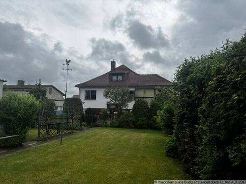 Blick vom Garten zum Haus - 
