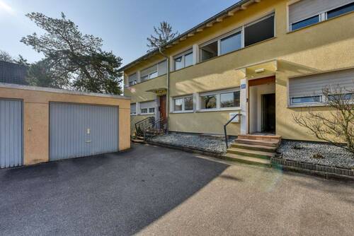 Haus & Garage v. Nord-Osten - 5 Zimmer Einfamilienhaus zum Kaufen in Korntal-Münchingen