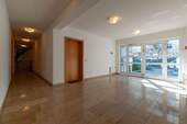 Hauseingang - Etagenwohnung mit 36,20 m² in Dresden zum Kaufen
