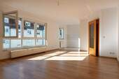 Wohnzimmer Blickrichtung offener Küche - 