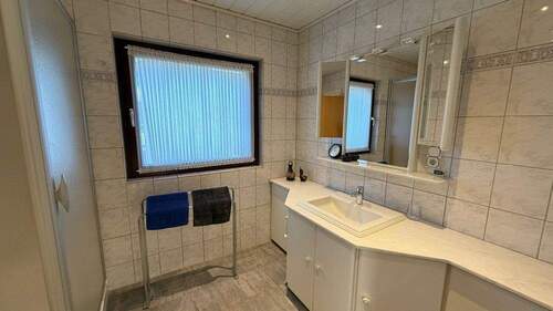 Badezimmer - Einfamilienhaus mit 100,00 m&sup2; in Gladbeck zum Kaufen