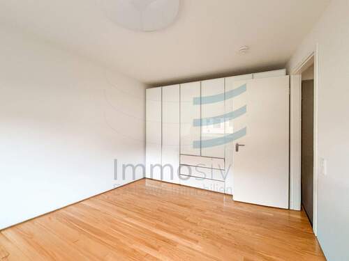 Schlafzimmer mit Einbauschrank - 