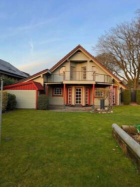 Gartenansicht_mit Visualisierung Balkongeländer - 6 Zimmer Einfamilienhaus zum Kaufen in Kranenburg