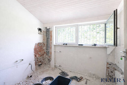 Badezimmer im 1.OG im unsanierten Zustand - 