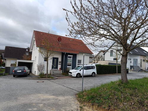 Außen 2 - 5 Zimmer Einfamilienhaus zur Miete in Wiernsheim
