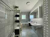 Tageslichtbad mit Dusche - 