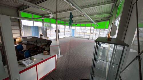 c06a5c18-b6b1-482c-8906-161d55fc205a - 