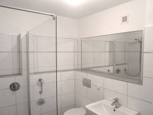 Badezimmer - Bezugsfertige offene 3-Raum Wohnung in Erkrath-Unterfeldhaus - 83qm