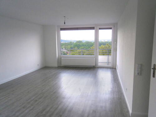 Wohnzimmer - 3 Zimmer Etagenwohnung zum Kaufen in Erkrath-Unterfeldhaus