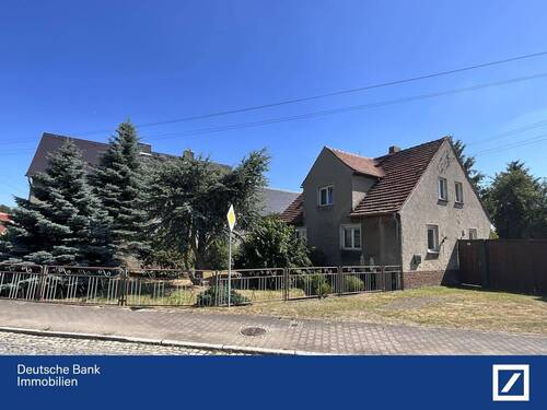 Straßenansicht - Dreiseitenhof Als Ausbauhaus. - 109.000,00 EUR Kaufpreis, ca.  124,00 m² Wohnfläche