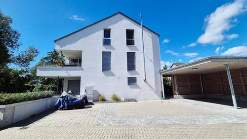 Bild 1 - Neubau-Stadthaus in Freiburg: 3-Zimmer-Wohnung mit offener Küche, Balkon & Naturgarten am Kronenmühlbach