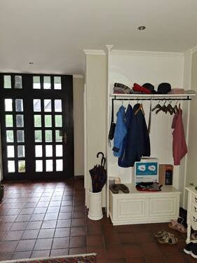 Eingangsbereich mit Garderobe - 