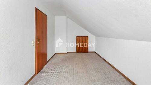 1. OG Schlafzimmer 1 - 