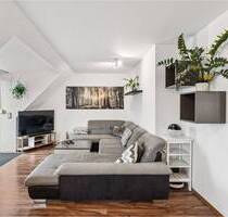 *RESERVIERT* Wohnglück unterm Dach - charmante DG-Wohnung mit Studio, Balkon und TG-Stellplatz - Königsbrunn