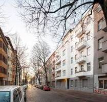 Altbaujuwel im gefragten Weserkiez: 3-Zimmer-Wohnung mit Balkon und und Eigenheim-Potenzial! - Berlin Neukölln