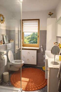 Bad / Gäste-WC im Obergeschoß - 