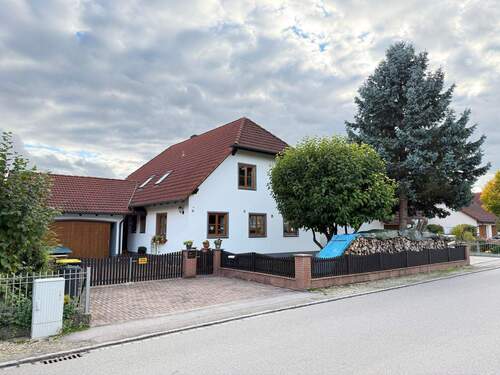 Ansicht - Großzügiges Zweifamilienhaus mit Traumgarten und Doppelgarage in NeuburgHeinrichsheim