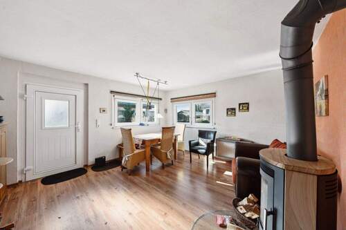 Wohnzimmer - 2 Zimmer Mehrfamilienhaus, Wohnhaus in Neuenhagen bei Berlin