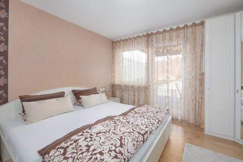 Schlafzimmer 1. OG - 