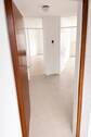 Hauseingang mit Sicht auf Flur - 