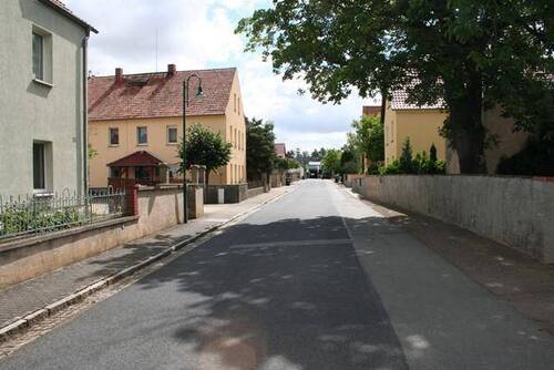 Zufahrtsstraße rechts - 