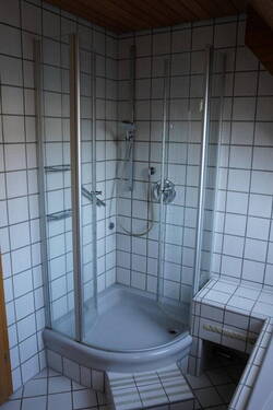 Dusche im Badezimmer - 