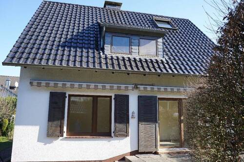 Seitenansicht mit Terrasse - 