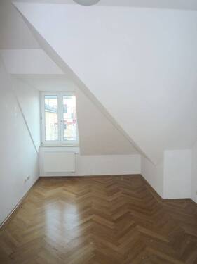 Zimmer 1 - 3 Zimmer Etagenwohnung zur Miete in München