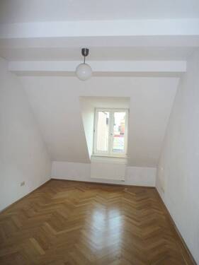Zimmer 2 - 3 Zimmer Etagenwohnung in München