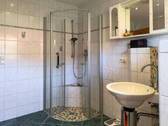 Vollbad mit ebenerdiger Dusche - 