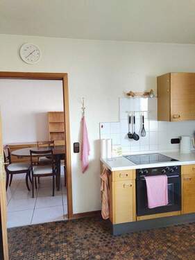 Küche mit Blick in Essbereich - 