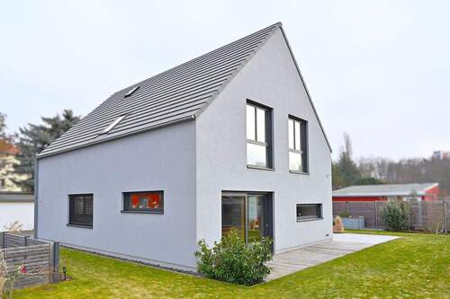 Hausansicht - Traumhaftes großes Einfamilienhaus in ruhiger Seitenstraße zu verkaufen