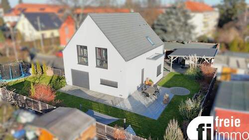 Hausansicht + Terrasse - 