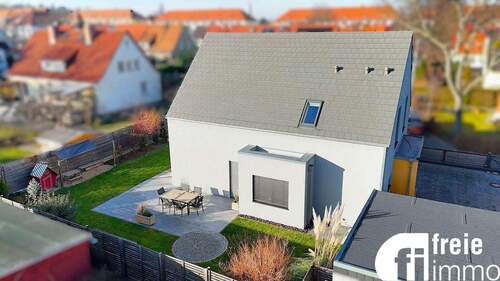 Hausansicht + Terrasse - 