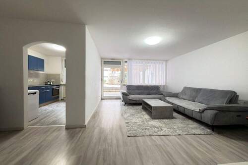 Wohnzimmer - Zentrale, vermietete 3 Zi. Wohnung mit TG & Außenstellplatz sowie Terrasse im Herzen von Augsburg