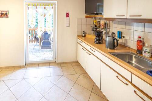 EG Küche mit Ausgang zur überdachten Terrasse - 