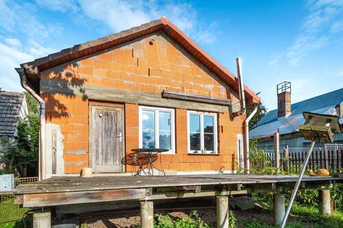 Massives Nebengebäude mit Terrasse - 4 Zimmer Doppelhaushälfte in Gerswalde