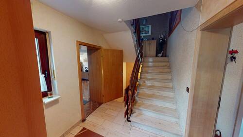 Treppenhaus zu den separierten Wohneinheiten - 