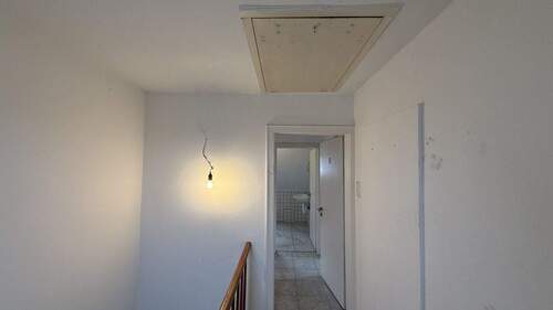 Zugang Wohnung im Obergeschoss - 