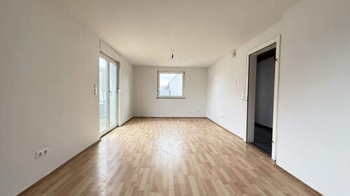 EG Wohnen - 6 Zimmer Mehrfamilienhaus, Wohnhaus zum Kaufen in Kist