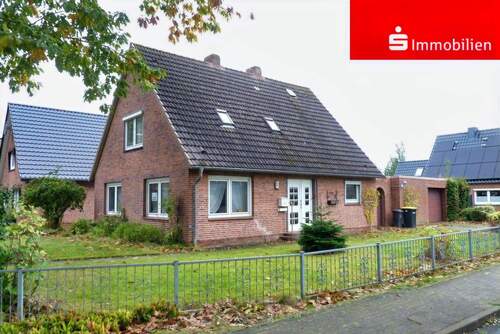 Ansicht - Geräumiges Einfamilienhaus mit Garten und Garage