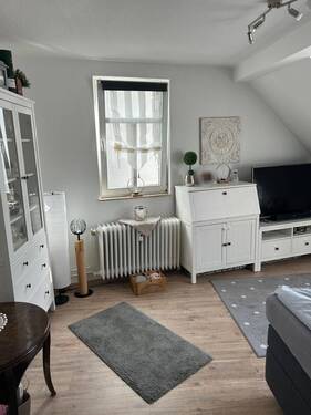Wohnzimmer/Schlafzimmer - 2 Zimmer Etagenwohnung in Bad Salzschlirf